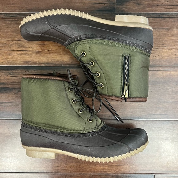 Reposhing, too small. Nine West Alpine Duck Boots - Size 9 - Picture 1 of 9